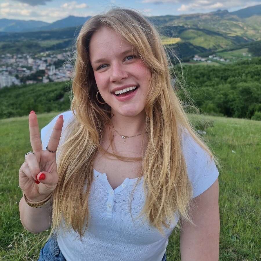 Chloe Astholz